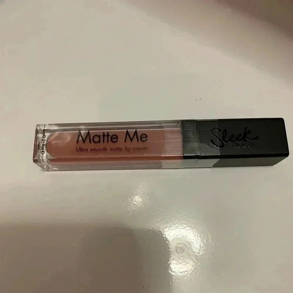 Matte Me Ladies Brown Lipgloss - Picture 1 of 5